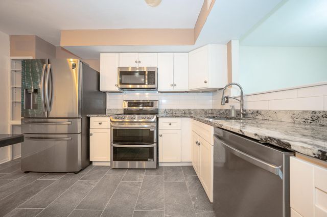 403 WOODSIDE CIR, Dresher, PA 19025