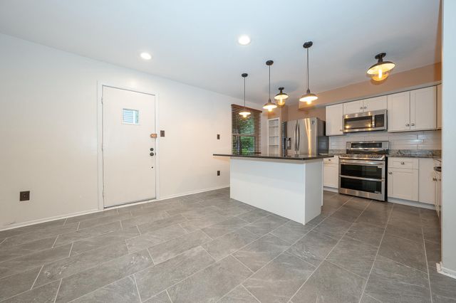 403 WOODSIDE CIR, Dresher, PA 19025