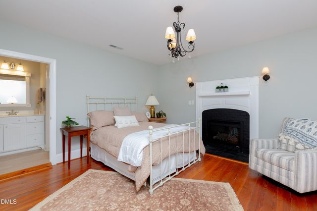 190 Oakley Farm Road, Chapel Hill, NC 27517