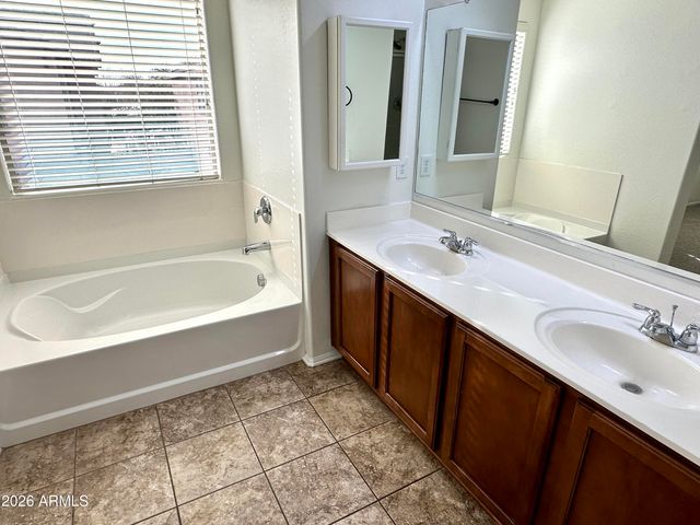 971 S Deerfield Lane, Gilbert, AZ 85296