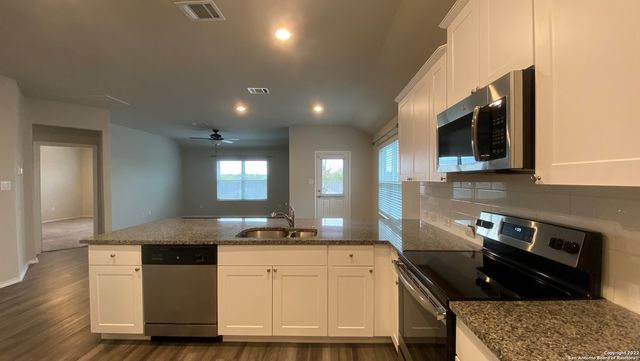 10410 WAVERUNNER, Converse, TX 78109