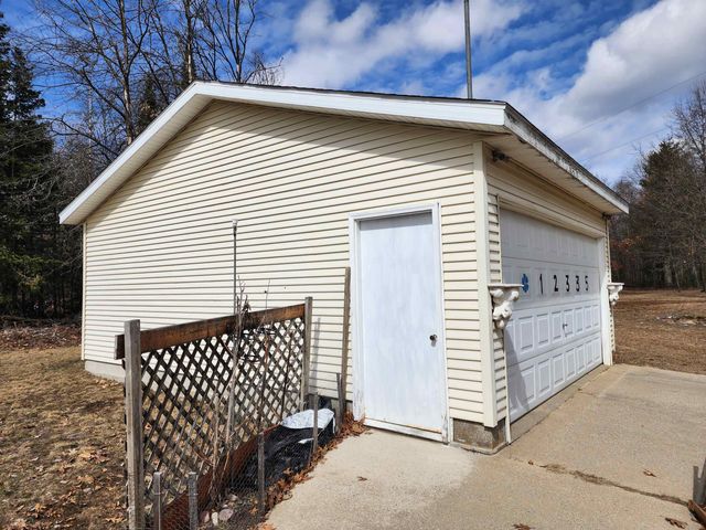 12335 Clareola Avenue, Marion, MI 49665