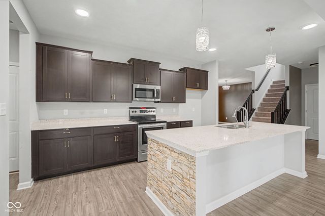 379 Oakswept Way, Greenfield, IN 46140