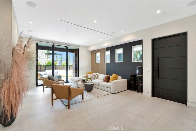 620 Huntington Street, Huntington Beach, CA 92648