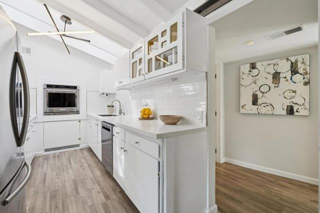 76 Old Spanish Trail, Portola Valley, CA 94028