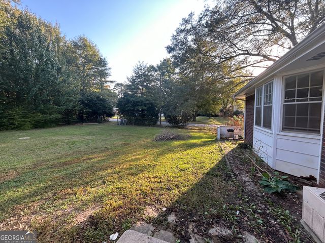 2000 Forest Drive, Fayetteville, GA 30214