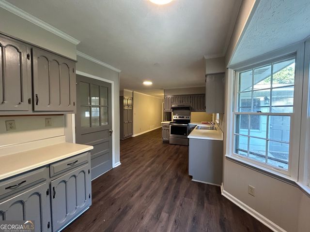 2000 Forest Drive, Fayetteville, GA 30214