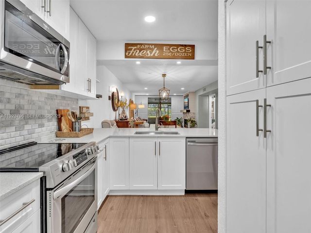 1489 Fairway Rd, Pembroke Pines, FL 33026