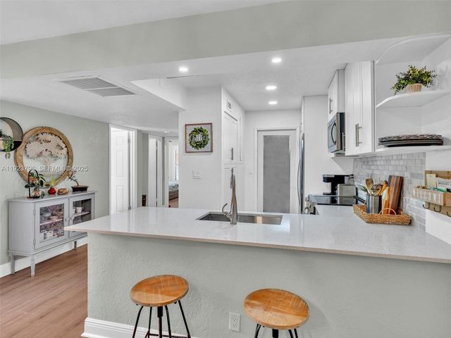 1489 Fairway Rd, Pembroke Pines, FL 33026