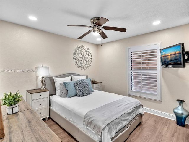 1489 Fairway Rd, Pembroke Pines, FL 33026