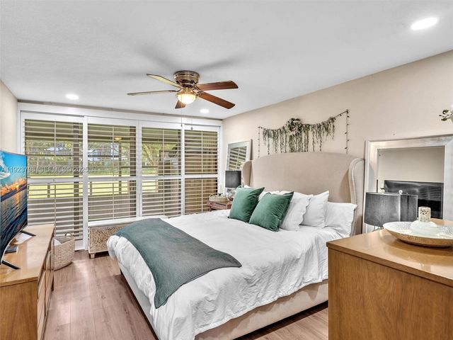 1489 Fairway Rd, Pembroke Pines, FL 33026