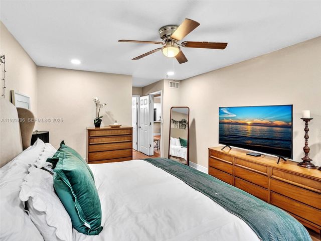 1489 Fairway Rd, Pembroke Pines, FL 33026