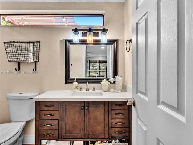 1489 Fairway Rd, Pembroke Pines, FL 33026