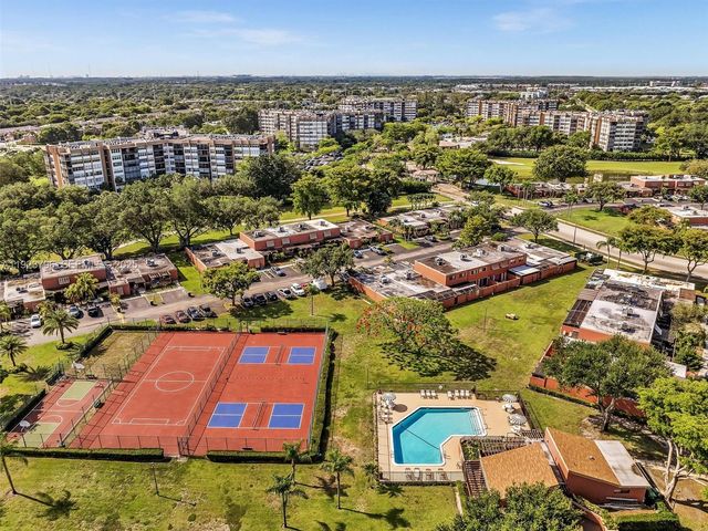 1489 Fairway Rd, Pembroke Pines, FL 33026