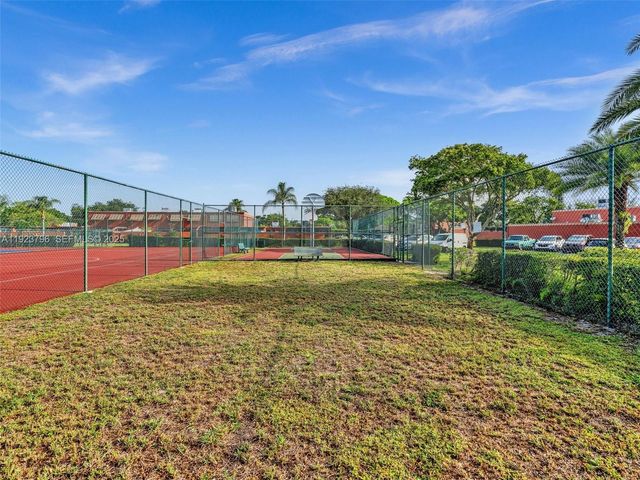 1489 Fairway Rd, Pembroke Pines, FL 33026