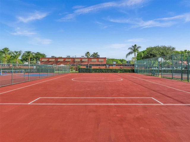 1489 Fairway Rd, Pembroke Pines, FL 33026