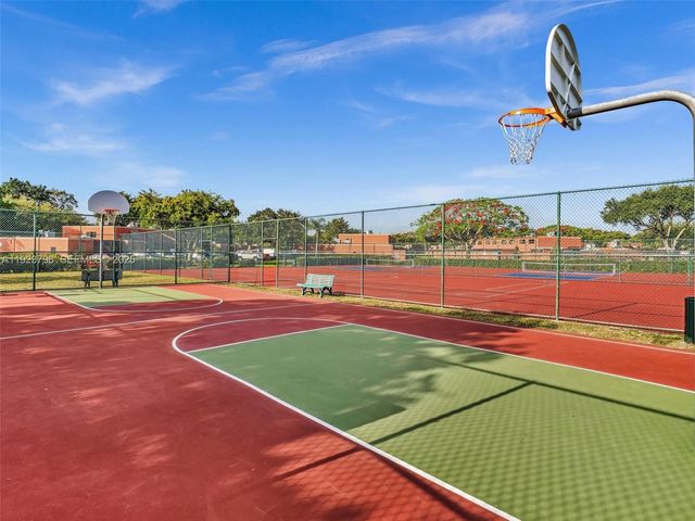 1489 Fairway Rd, Pembroke Pines, FL 33026