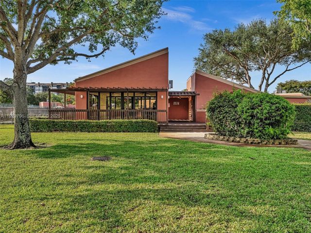 1489 Fairway Rd, Pembroke Pines, FL 33026