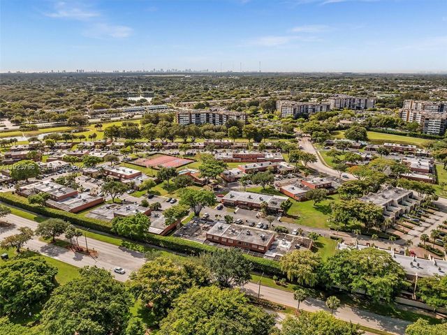 1489 Fairway Rd, Pembroke Pines, FL 33026