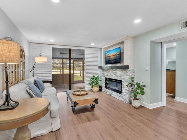 1489 Fairway Rd, Pembroke Pines, FL 33026