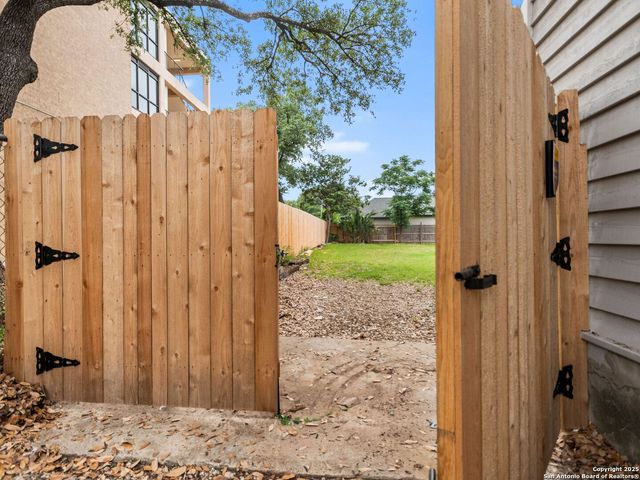928 W Huisache, San Antonio, TX 78201