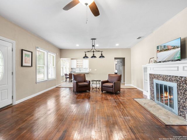 928 W Huisache, San Antonio, TX 78201