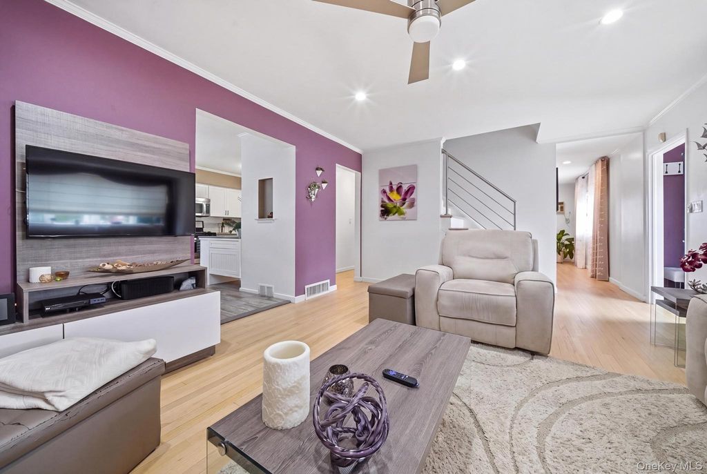 66 Caroline Avenue, Franklin Square, NY 11010 — photo 4