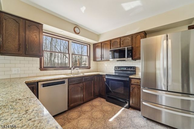 14 Scott Rd, Franklin Boro, NJ 07416