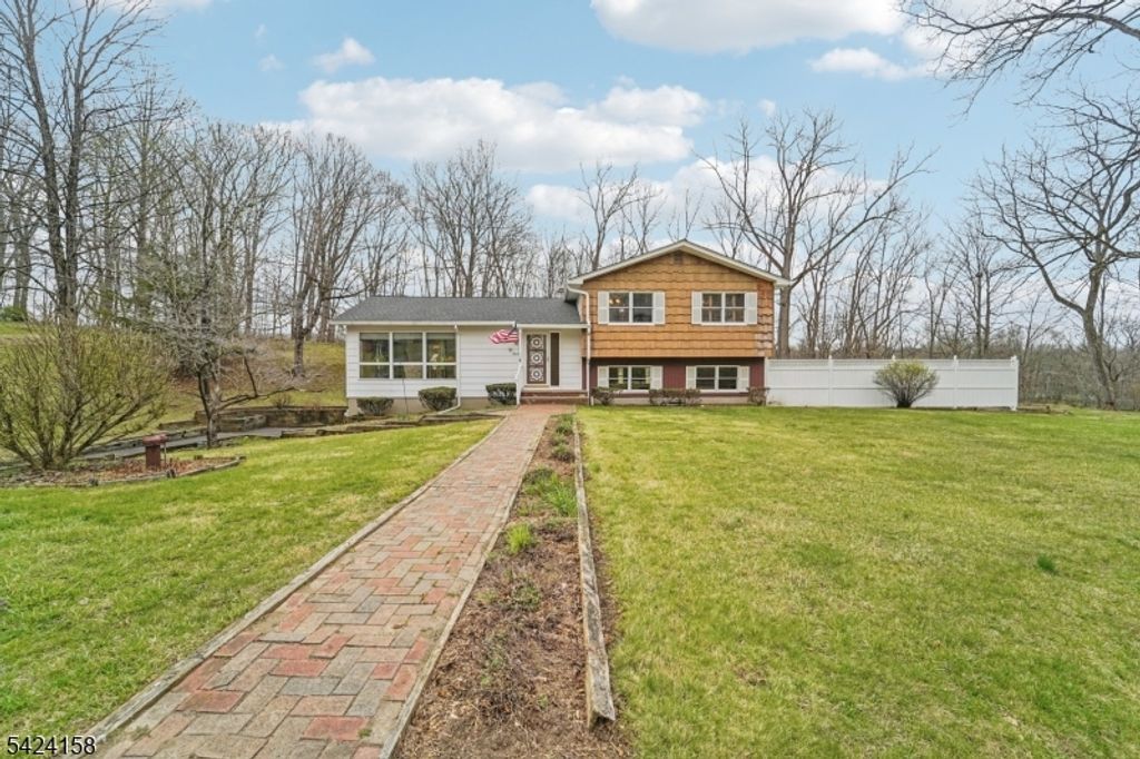 14 Scott Rd, Franklin Boro, NJ 07416