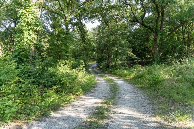 2190 County Rd 1215 Road, Savoy, TX 75479