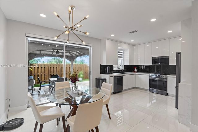 10151 NW 32nd Ter ., Doral, FL 33172