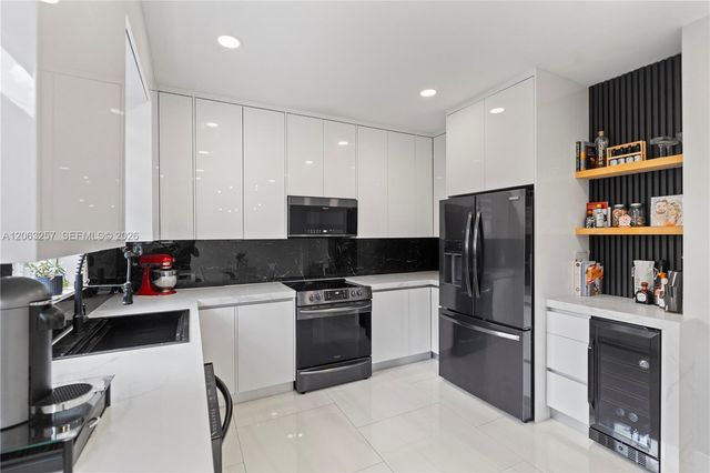 10151 NW 32nd Ter ., Doral, FL 33172