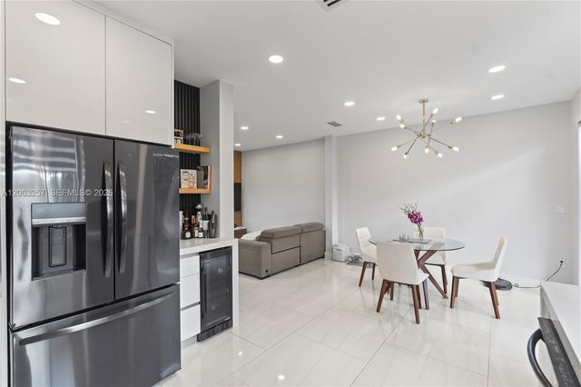 10151 NW 32nd Ter ., Doral, FL 33172