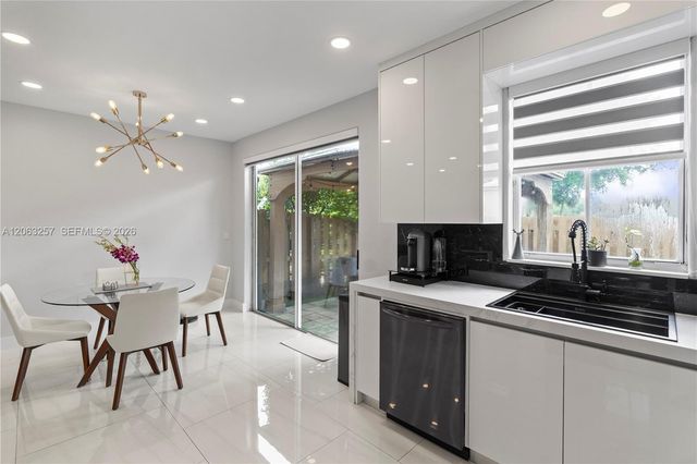 10151 NW 32nd Ter ., Doral, FL 33172
