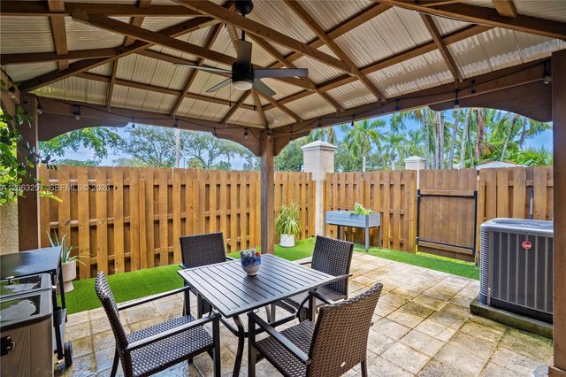 10151 NW 32nd Ter ., Doral, FL 33172