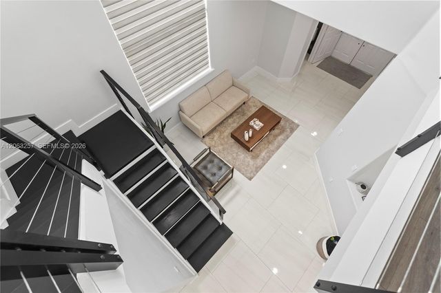 10151 NW 32nd Ter ., Doral, FL 33172