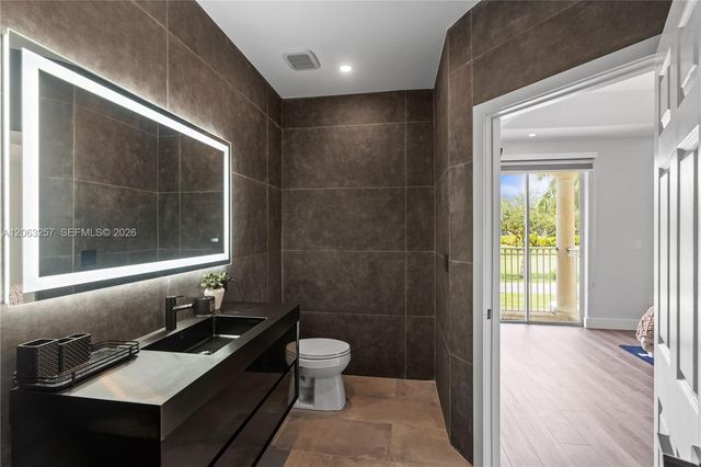 10151 NW 32nd Ter ., Doral, FL 33172