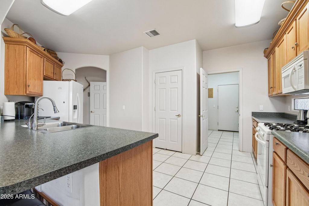 Image 11 of property listing at 3953 W MUSTANG Court, Eloy, AZ 85131