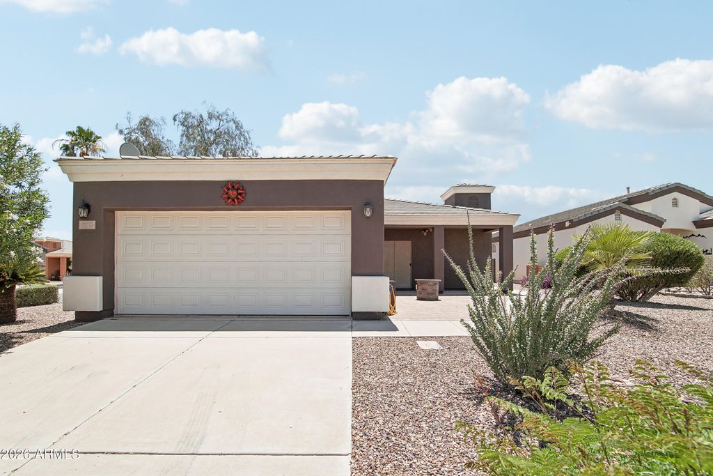 Image 2 of property listing at 3953 W MUSTANG Court, Eloy, AZ 85131