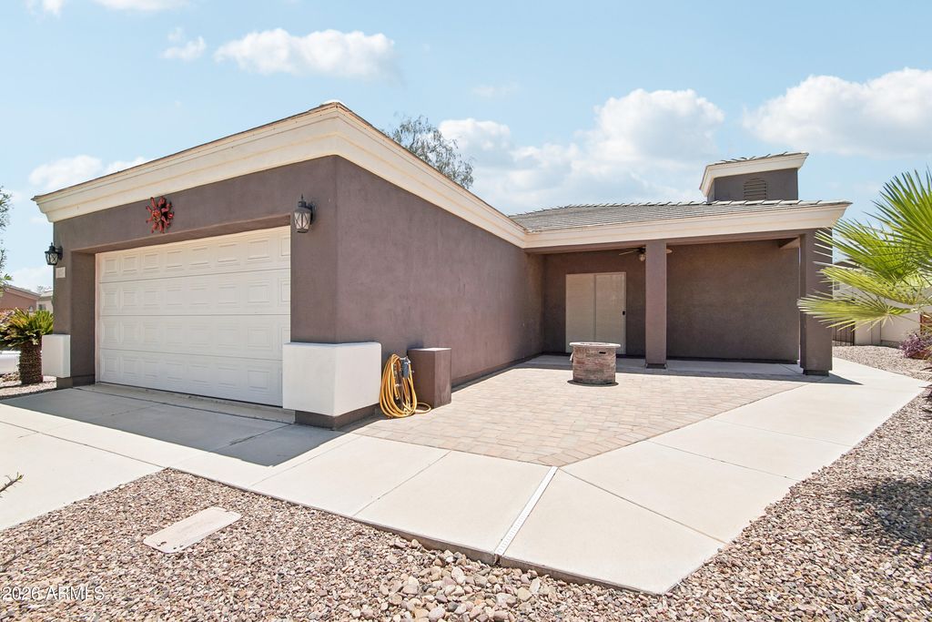 Image 3 of property listing at 3953 W MUSTANG Court, Eloy, AZ 85131