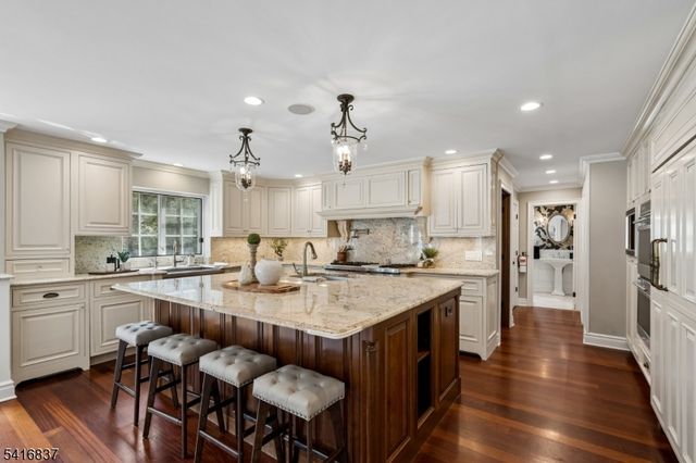 3 Denman Ct, Millburn Twp., NJ 07078