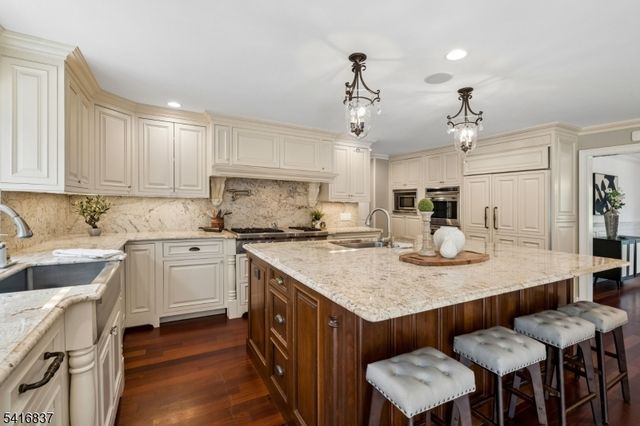 3 Denman Ct, Millburn Twp., NJ 07078