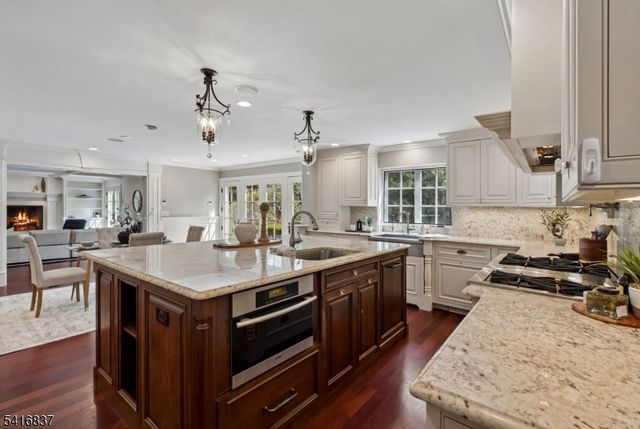 3 Denman Ct, Millburn Twp., NJ 07078