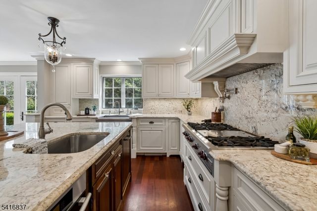 3 Denman Ct, Millburn Twp., NJ 07078