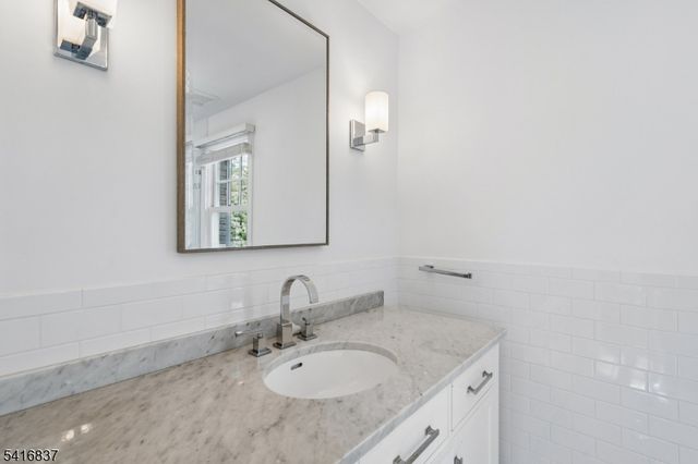 3 Denman Ct, Millburn Twp., NJ 07078