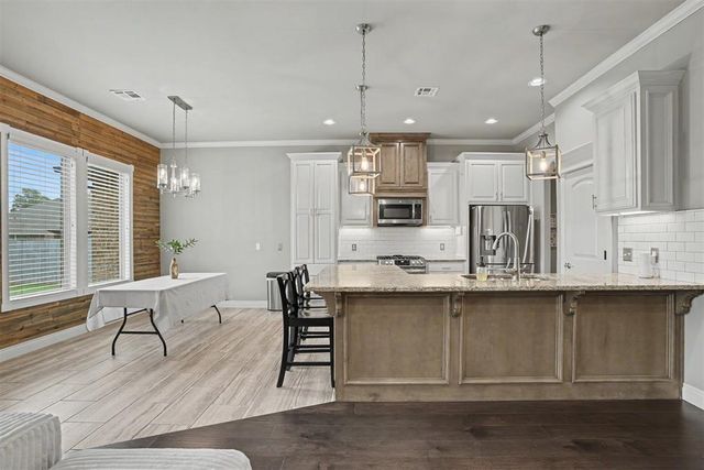 4600 Kentucky Ridge Drive, Mustang, OK 73064