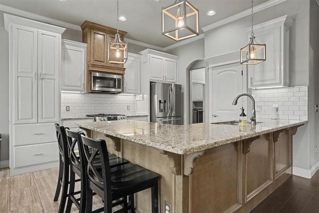 4600 Kentucky Ridge Drive, Mustang, OK 73064