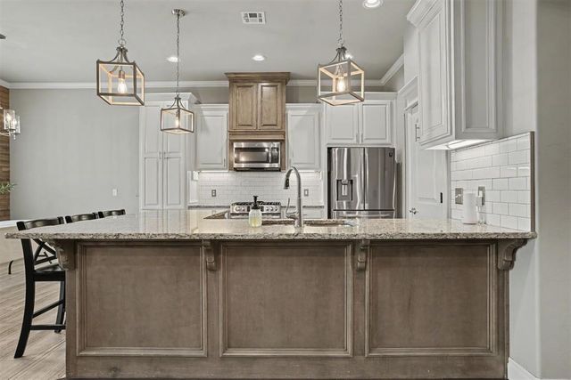 4600 Kentucky Ridge Drive, Mustang, OK 73064