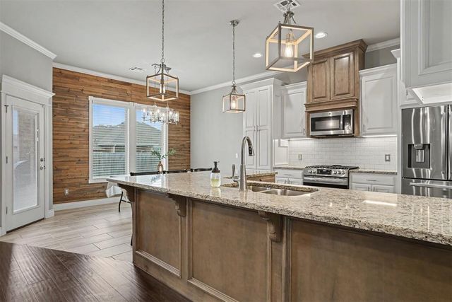 4600 Kentucky Ridge Drive, Mustang, OK 73064