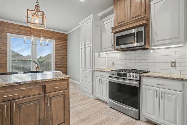 4600 Kentucky Ridge Drive, Mustang, OK 73064
